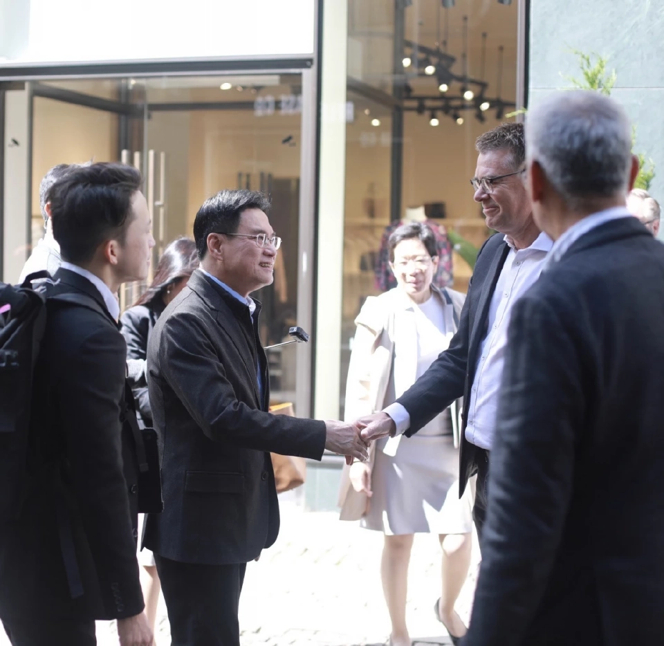 “จุรินทร์” ถึงโคเปนเฮเกน พบผู้บริหารห้าง ELLUM ยักษ์ใหญ่เดนมาร์ก