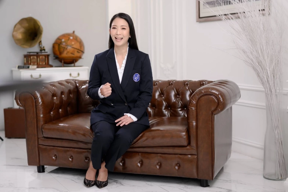 ดร.เก๋ - สุวรรณา ศิลปอาชา กรรมาธิการสหพันธ์สเก็ตน้ำแข็งนานาชาติ อดีตนายกสมาคมกีฬาฟิกเกอร์และสปีดสเก็ตติ้งแห่งประเทศไทย