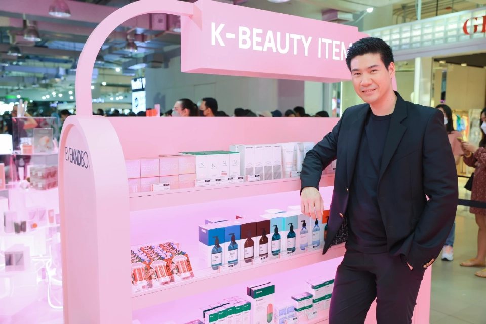 นายหิรัญ ตันมิตร ประธานเจ้าหน้าที่บริหาร บริษัท อีฟแอนด์บอย จำกัด