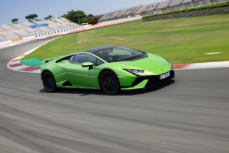 รีวิว Lamborghini Huracan Tecnica กระทิงดุคันโปรด โหดสมเหตุสมผล