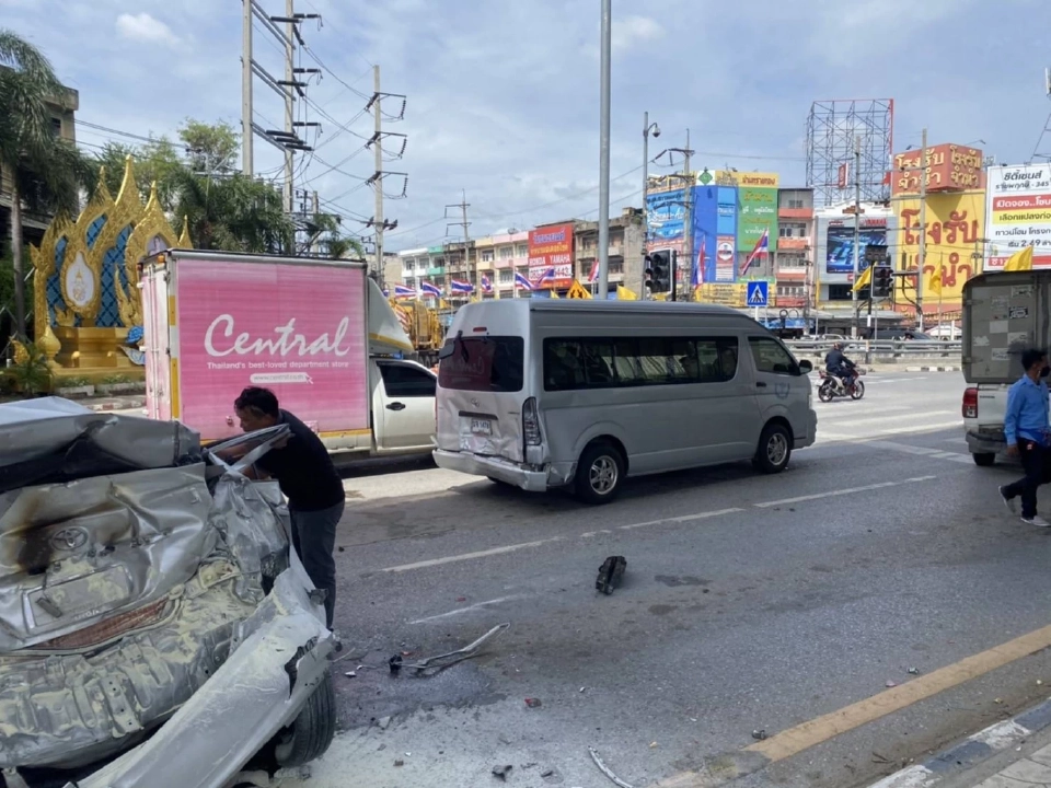 ด่วน รถเมล์เบรคแตก ชนสนั่น 5แยกปากเกร็ด เจ็บระนาว