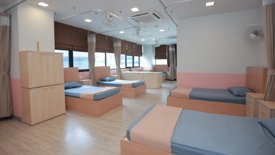 ‘เล-ซี-บอย’ บรรเทาทุกข์ครอบครัวผู้ป่วยเด็ก บ้านพักพิงมูลนิธิโรนัลด์ฯ