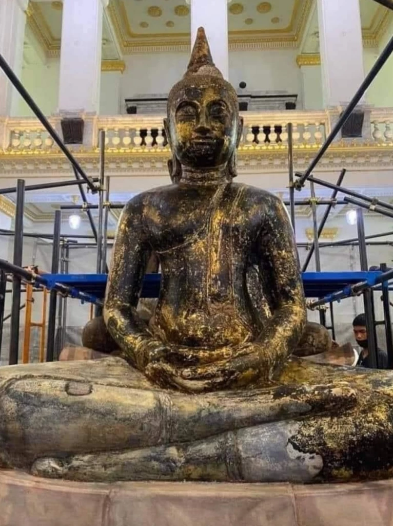 แห่แชร์ภาพ"หลวงพ่อโสธร" ถูกลอกทองออก เห็นเนื้อในองค์จริงครั้งแรกรอบ 34 ปี