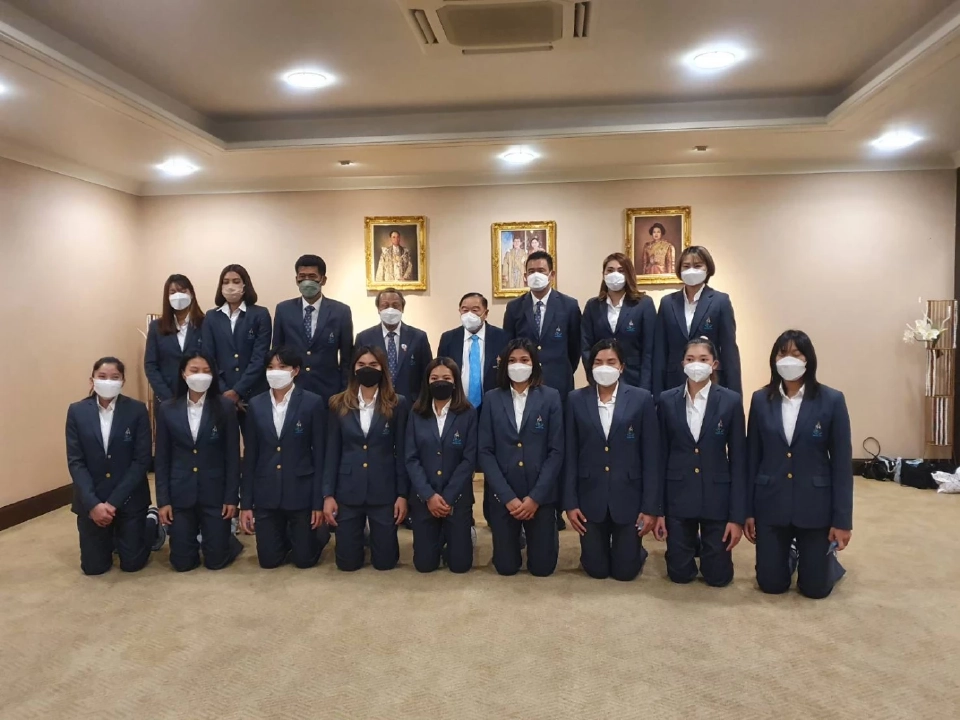 เปิดภาพ มินิฮาร์ทจาก "บิ๊กป้อม" เซลฟี่กับ "วอลเลย์บอลหญิงไทย"