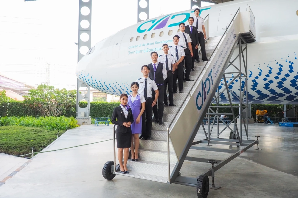 "ม.ธุรกิจบัณฑิตย์ "โกอินเตอร์ อัพเกรด "บุคลากรการบิน" รับใบประกาศฯ IATA