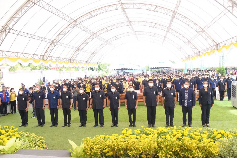 "ประภัตร"เปิดคลินิกเกษตรเคลื่อนที่ พร้อมส่งมอบโค-กระบือตามพระราชดำริ