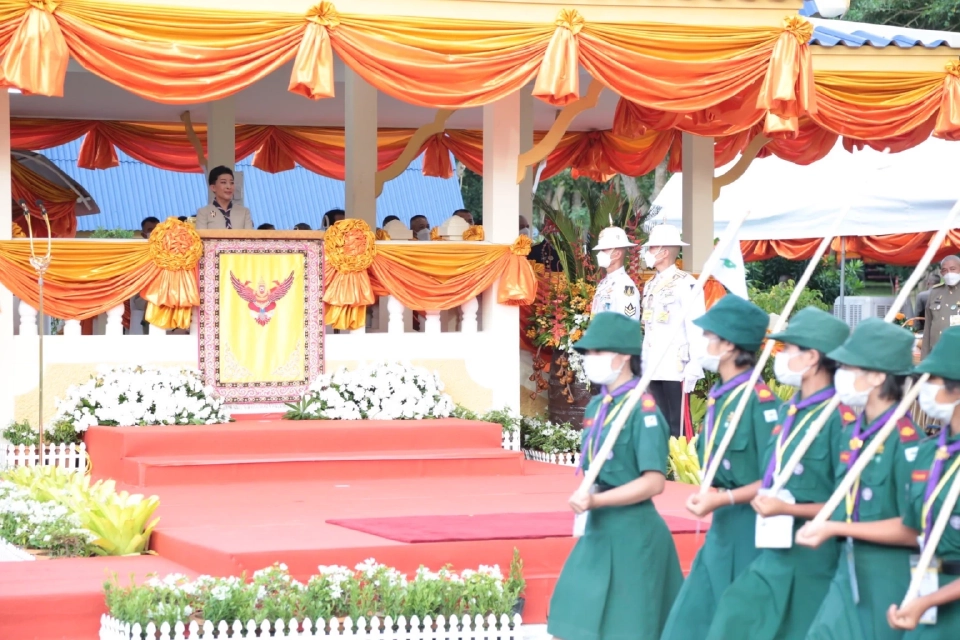 พระราชทานธงคณะลูกเสือแห่งชาติในวันคล้ายวันสถาปนาลูกเสือแห่งชาติ