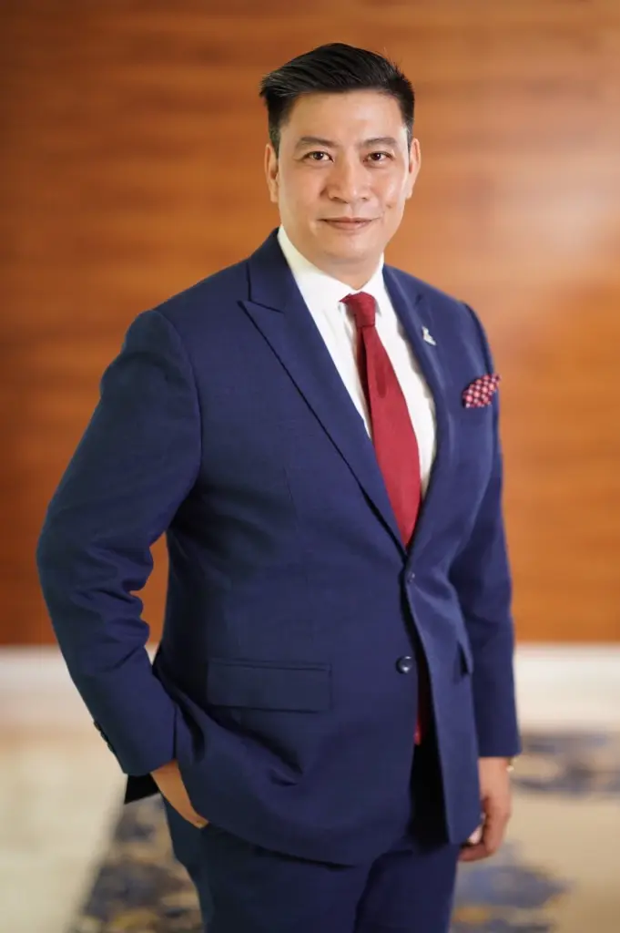 ดร.ตรีพล ภูมิวสนะ Senior Managing Director, Private Banking Business Head ธนาคาร กสิกรไทย