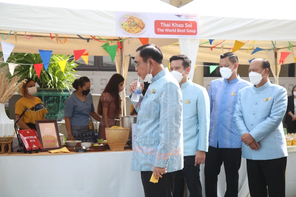 ภาพชุด “บิ๊กตู่" Enjoy Eating "ข้าวซอย" ซอฟท์พาวเวอร์ อาหารไทย