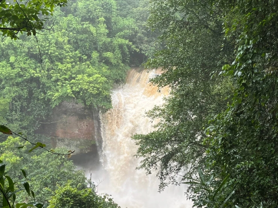 น้ำตกเหวสุวัต