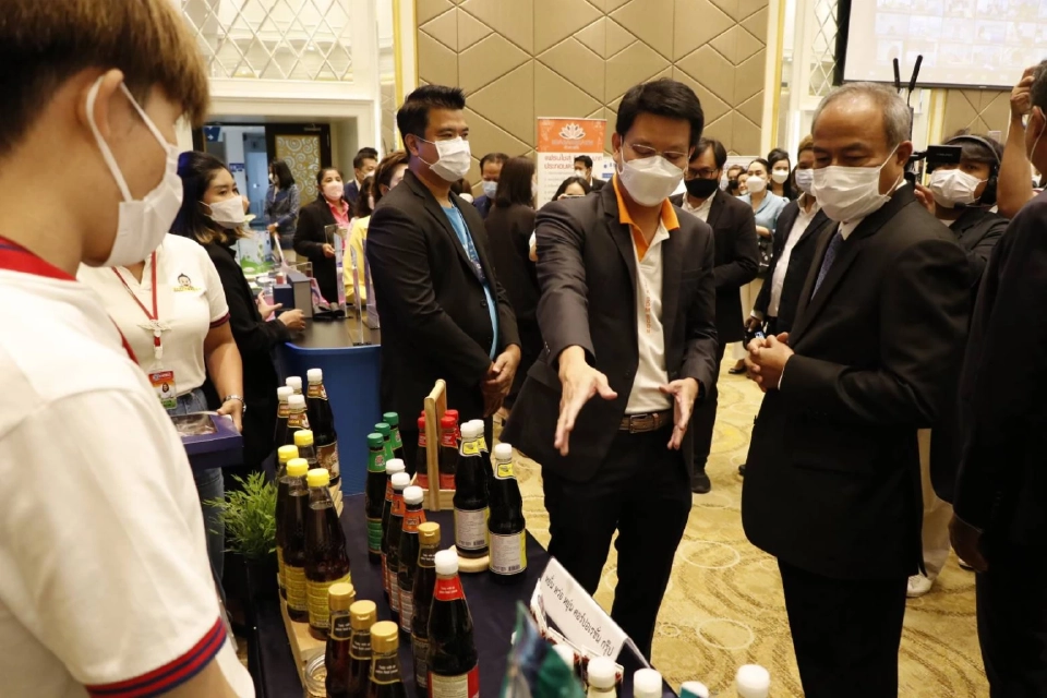 นายสินิตย์ เลิศไกร รัฐมนตรีช่วยว่าการกระทรวงพาณิชย์