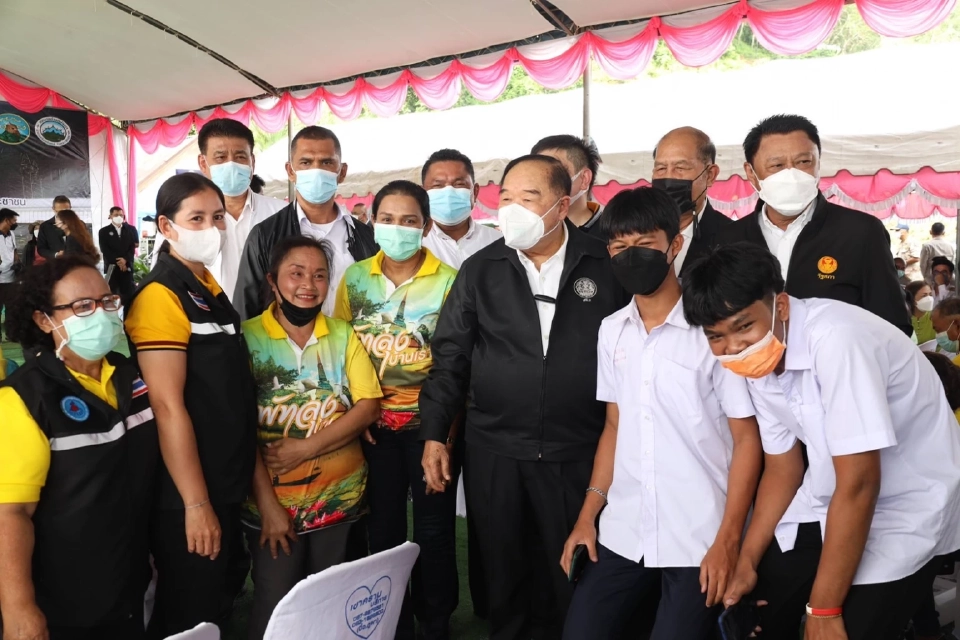 พัทลุงแห่ต้อนรับ "บิ๊กป้อม" ลงพื้นที่แก้ภัยแล้ง