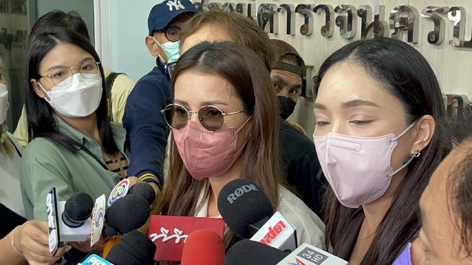 ข่าวแอน ทองประสม