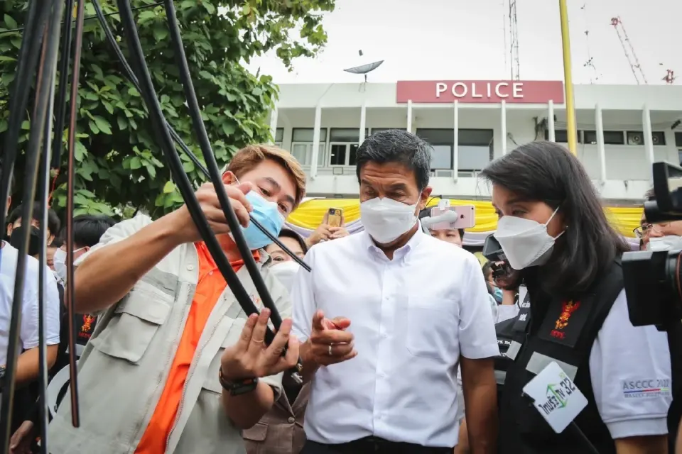 กสทช. เร่งรื้อถอนสายสื่อสารซอยทองหล่อ 5 กม. ตามแผนจัดระเบียบสายสื่อสาร ปี 65