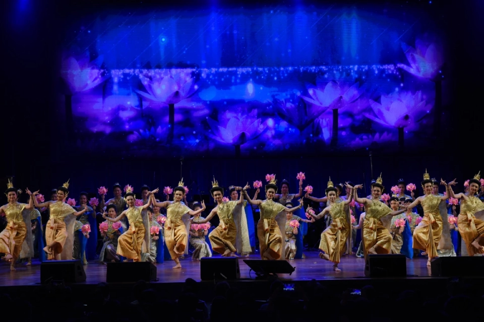 พระราชินีเสด็จฯ ทรงเป็นประธานงาน 90 พรรษาพระพันปีหลวง