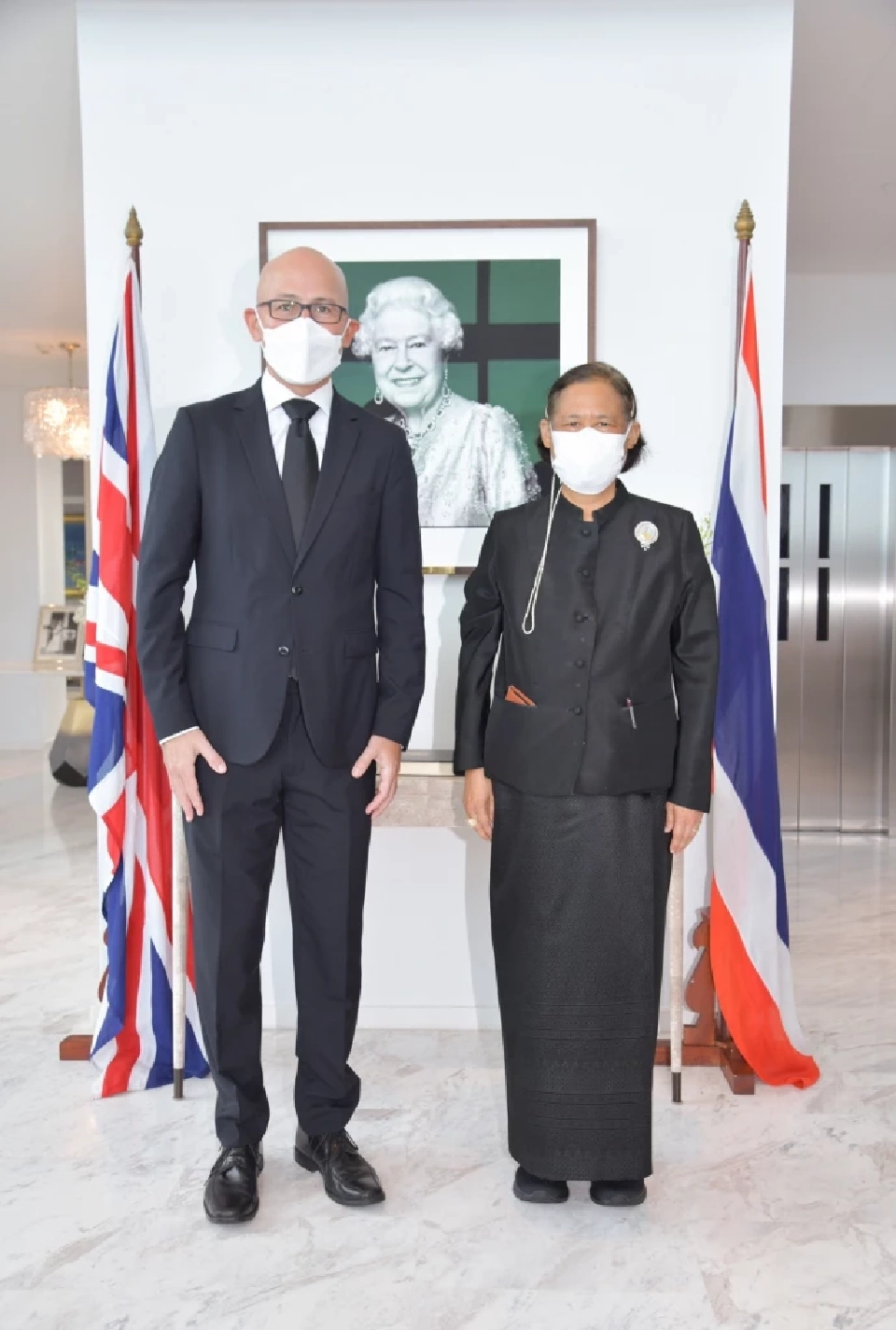 กรมสมเด็จพระเทพฯ ทรงลงพระนามถวายความอาลัยแด่สมเด็จพระราชินีนาถเอลิซาเบธที่ 2 