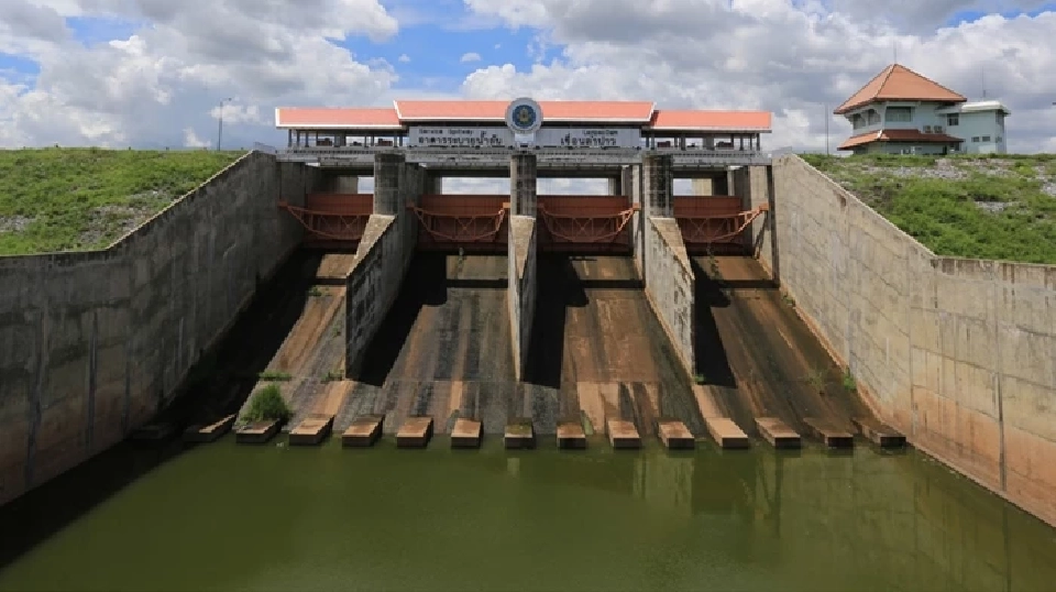 ชลประทานพาไป เขื่อนลำปาว  หาดสวรรค์ ของคนกาฬสินธุ์