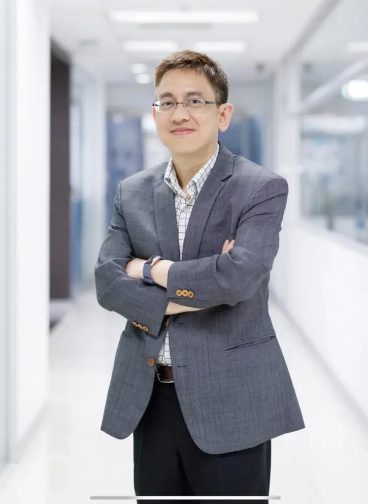 นายสงวน จุงสงวน ผู้อำนวยการฝ่ายอาวุโสผู้บริหารฝ่าย Investment Men market Research สายธุรกิจตลาดเงินตลาดทุนธนาคารกรุงไทย