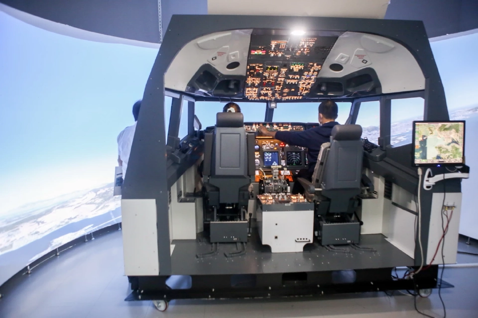 ม.ธุรกิจบัณฑิตย์ เปิดศูนย์ฝึกบินด้วยเครื่อง “Flight Simulator BANGKOK”