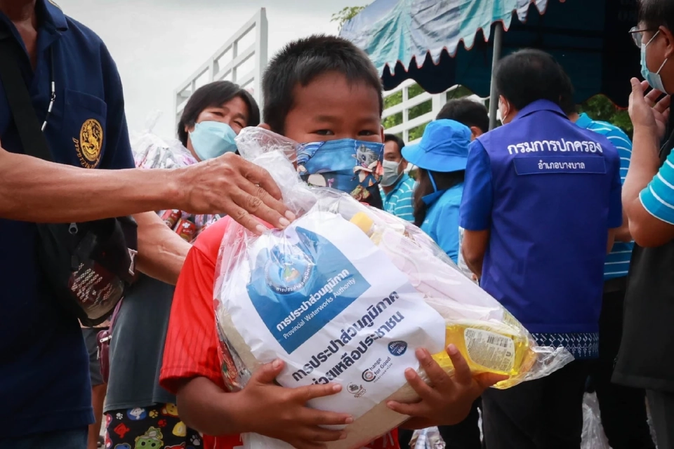 กปภ. มอบถุงยังชีพช่วยเหลือผู้ประสบอุทกภัย