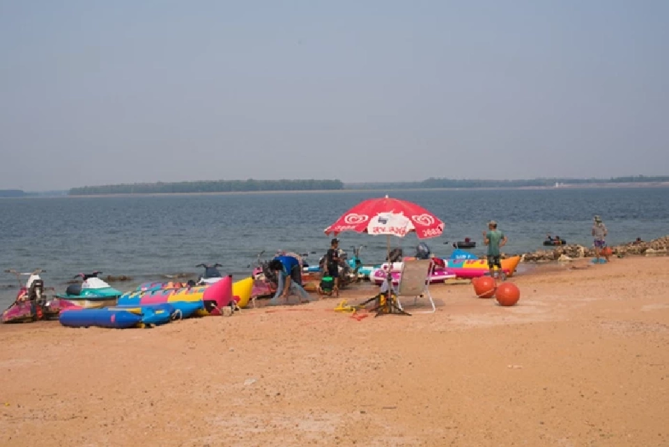 ชลประทานพาไป เขื่อนลำปาว  หาดสวรรค์ ของคนกาฬสินธุ์