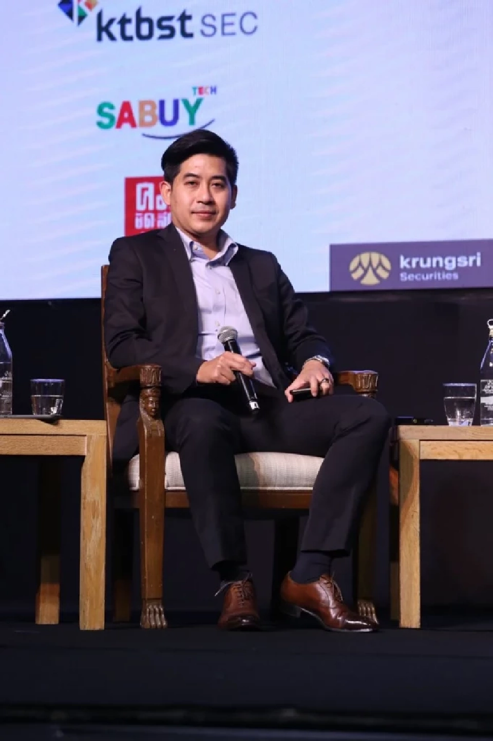 นายกรภัทร วรเชษฐ์ ผู้อำนวยการฝ่ายวิจัยและบริการการลงทุน บริษัทหลักทรัพย์ (บล.) โนมูระ พัฒนสิน จำกัด (มหาชน) 