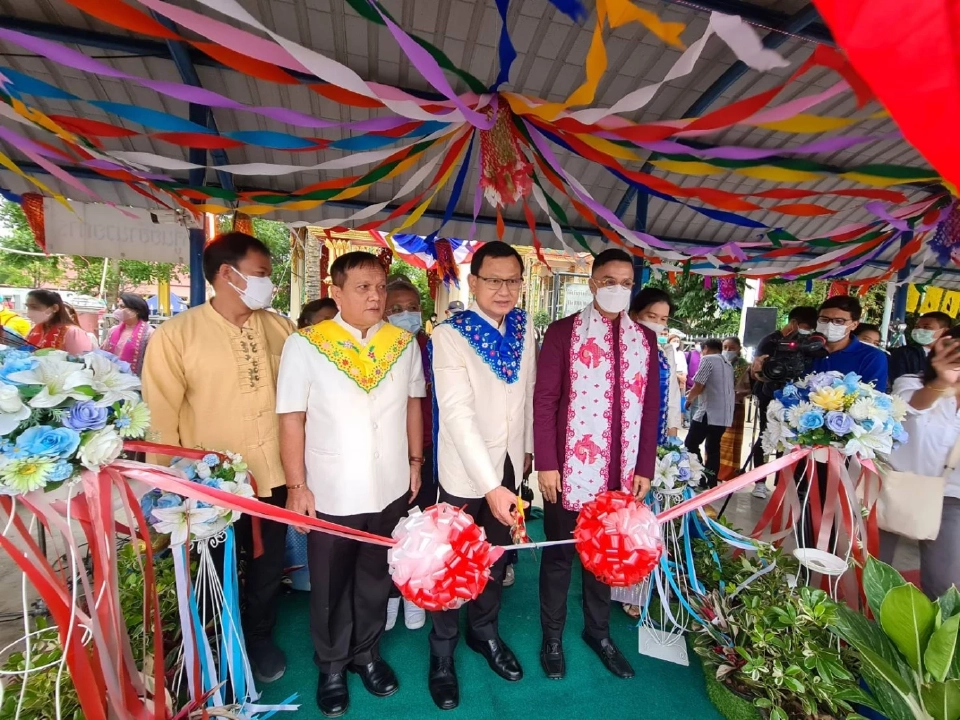 ชาวลาดกระบังสืบสาน "ประเพณีตักบาตรพระร้อยทางเรือ" มรดกวัฒนธรรมหนึ่งเดียว