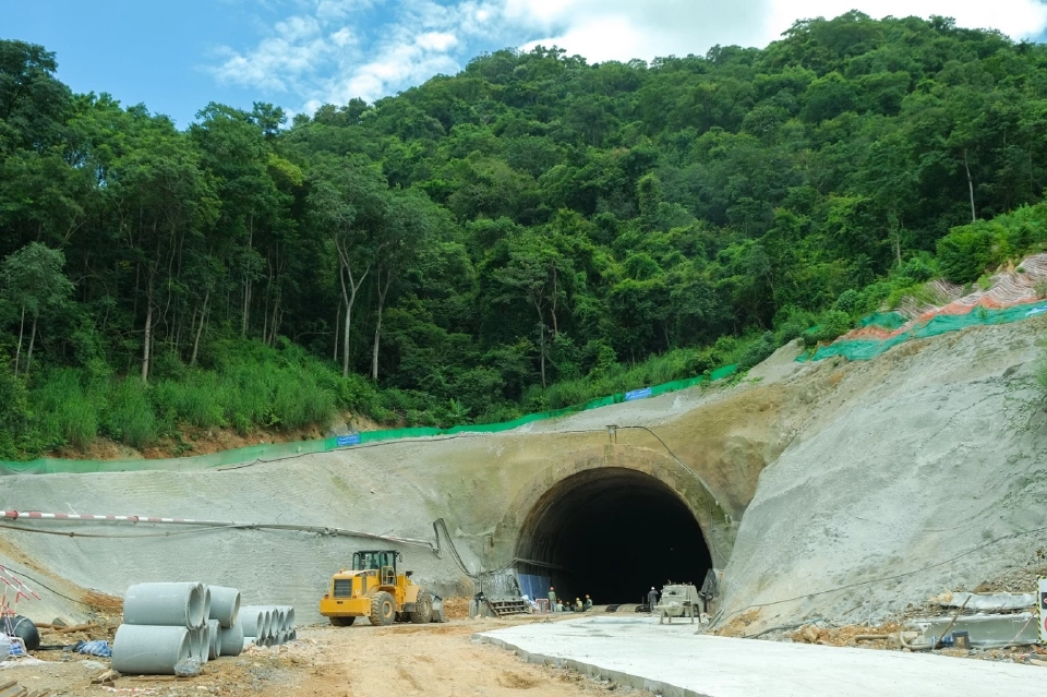 เหล็ก SYS คว้างานก่อสร้างอุโมงค์ โครงการรถไฟความเร็วสูง “กรุงเทพฯ-หนองคาย”
