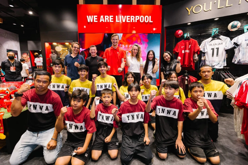 ซีอาร์ซี สปอร์ต ร่วมแฟนหงส์แดง แบ่งปันเสื้อเก่า เสริมสุขภาพง-แรงใจเด็ก ๆ