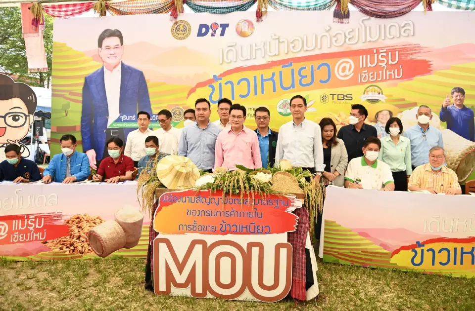 “จุรินทร์” เอาใจชาวนาเชียงใหม่ ทำสัญญาซื้อข้าวเหนียวล่วงหน้า