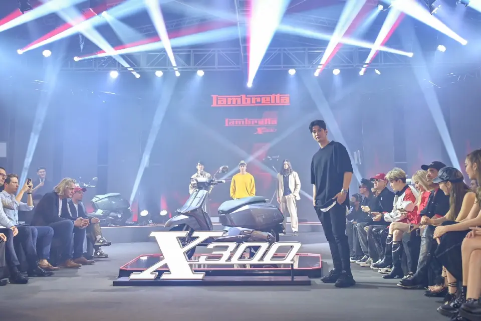 LAMBRETTA X300 พร้อมพรีเซ็นเตอร์ "มาริโอ้"