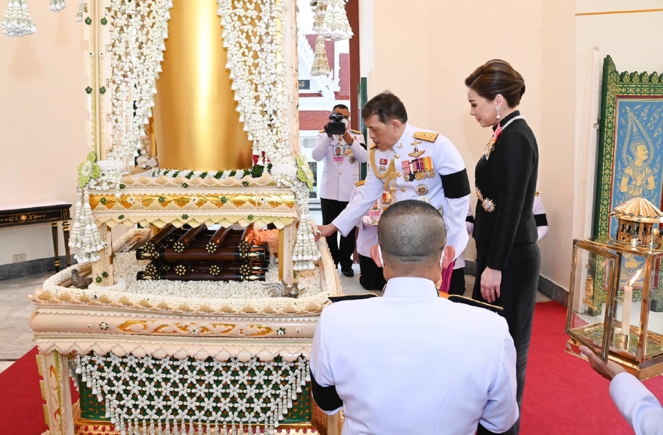 ในหลวง พระราชินี เสด็จฯ พระราชทานเพลิงศพ ม.จ.ภีศเดช รัชนี