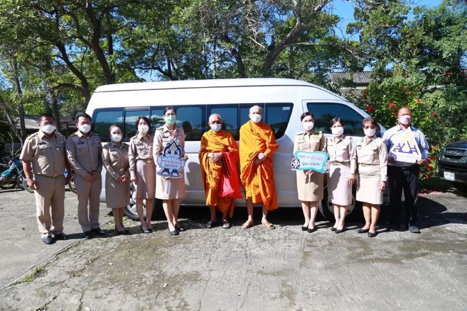 สุชาติ ส่ง “ธิวัลรัตน์” มอบประกาศเกียรติคุณเครือข่าย “บวร” ดีเด่น จ.เพชรบุรี