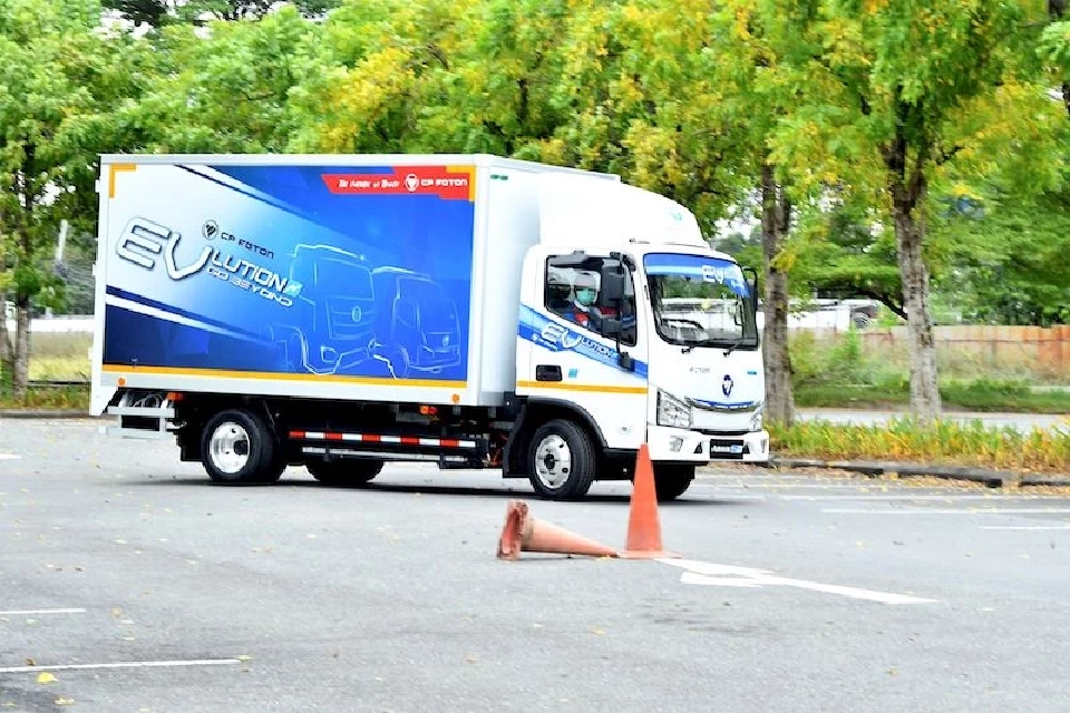 ซีพี ขายรถบรรทุก 6 ล้อ EV วิ่งได้ 200 กม. Foton Aumark iBlue 85