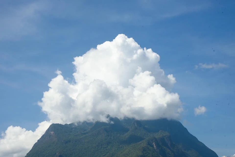 ดอยหลวงเชียงดาว จังหวัดเชียงใหม่ มีเมฆปกคลุมเหมือน “วิปปิ้งครีม” 