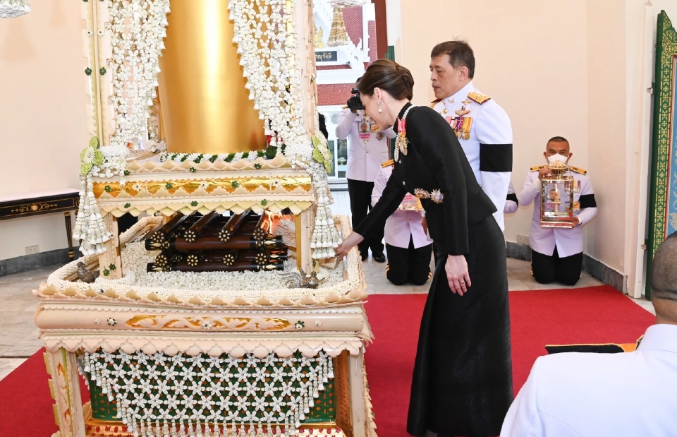 ในหลวง พระราชินี เสด็จฯ พระราชทานเพลิงศพ ม.จ.ภีศเดช รัชนี