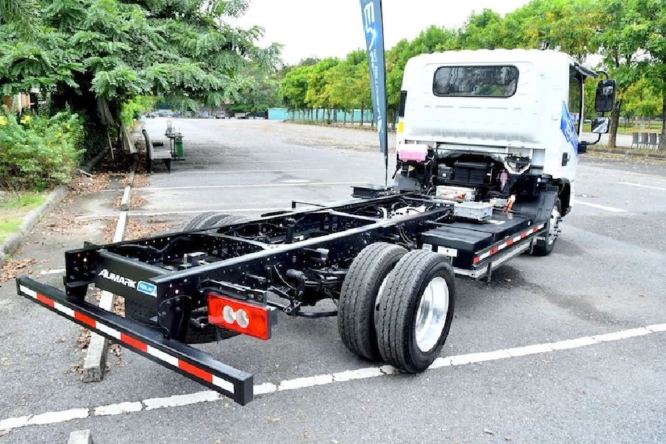 ซีพี ขายรถบรรทุก 6 ล้อ EV วิ่งได้ 200 กม. Foton Aumark iBlue 85