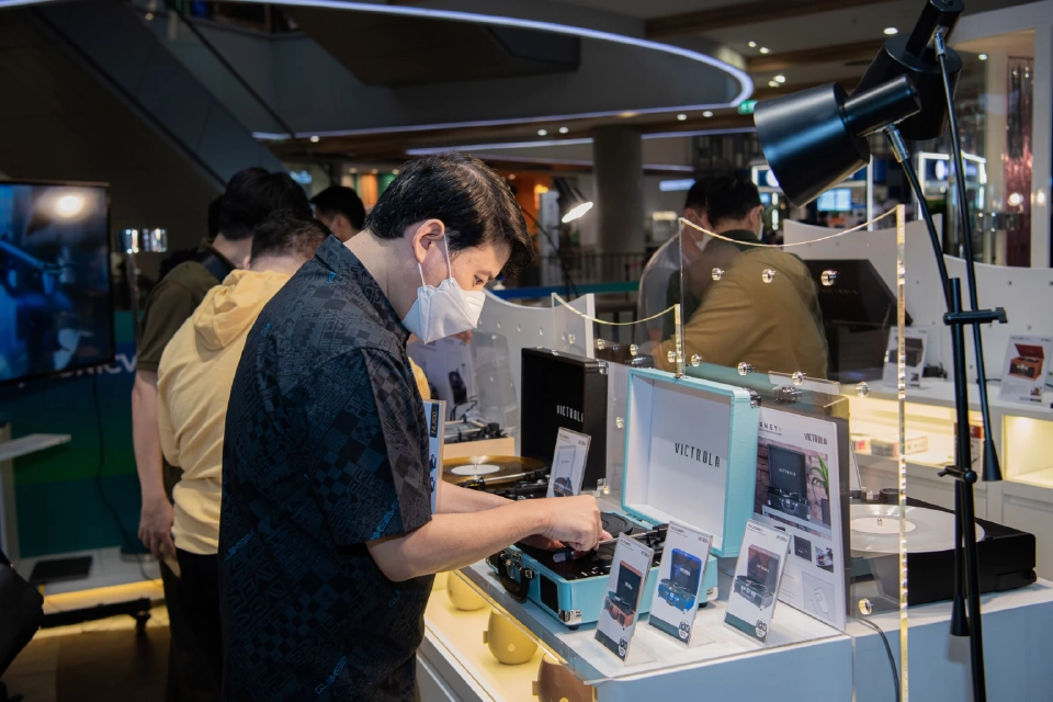 โซนิควิชั่น ส่ง “Victrola” เครื่องเล่นแผ่นเสียงพกพา รับกระแสแผ่นเสียงไวนิล