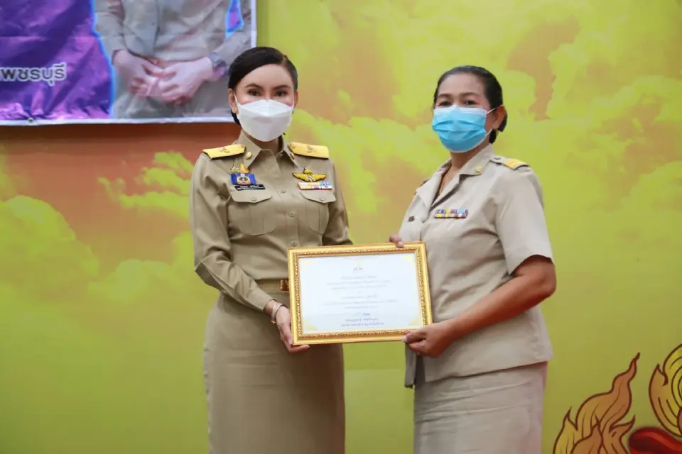 สุชาติ ส่ง “ธิวัลรัตน์” มอบประกาศเกียรติคุณเครือข่าย “บวร” ดีเด่น จ.เพชรบุรี