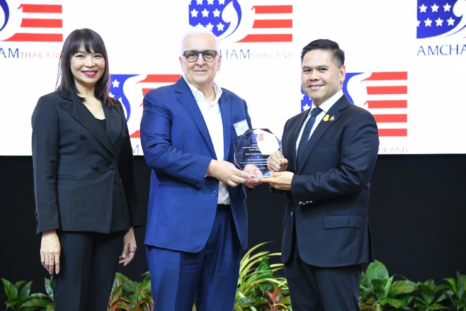 วราวุธ มอบรางวัล นักธุรกิจอเมริกัน 