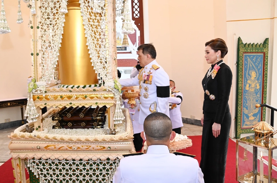 ในหลวง พระราชินี เสด็จฯ พระราชทานเพลิงศพ ม.จ.ภีศเดช รัชนี