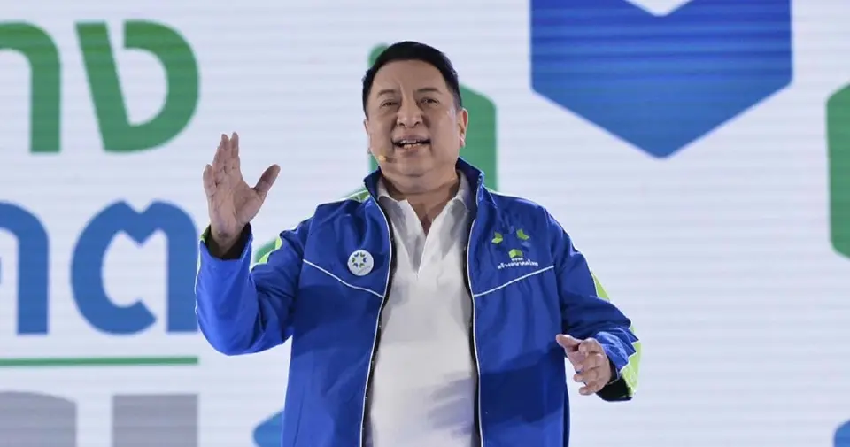นายสุรนันทน์ เวชชาชีวะ รองหัวหน้าพรรคสร้างอนาคตไทย 