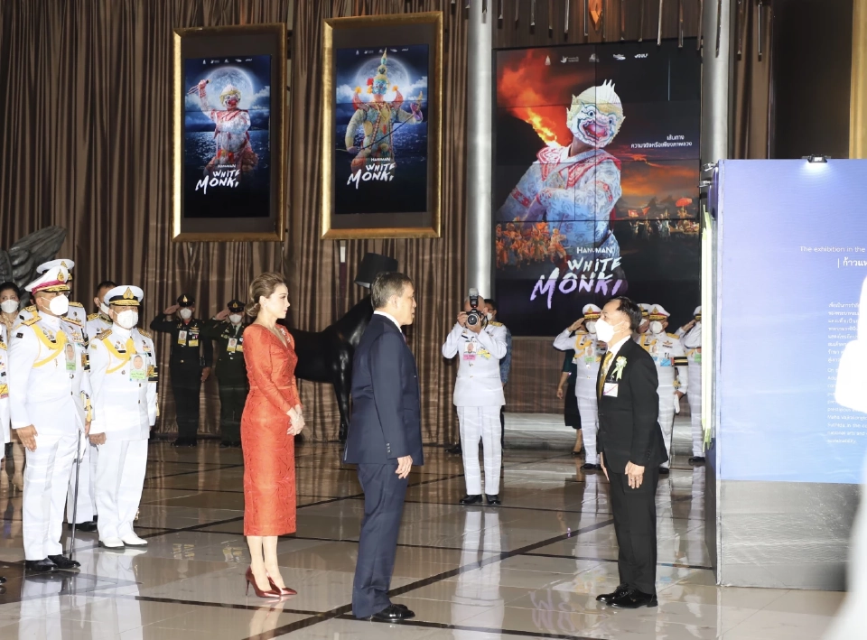 ในหลวง พระราชินี เสด็จฯ ทอดพระเนตรโขนภาพยนตร์ หนุมาน ไวท์ มังกี