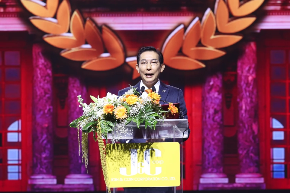 J&C โบกธง Victory & Beyond นำชัยฉลองก้าวสำเร็จสู่ 2 ทศวรรษที่ยิ่งใหญ่