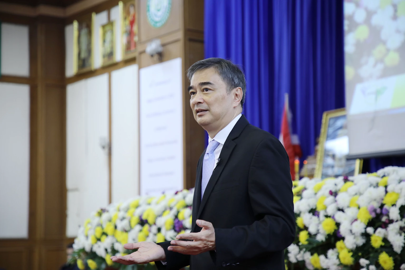 "Apisit Vejjajiva" indicates that it is time to overhaul Thai agriculture. to full-fledged farming ณัฐพงศ์ พันธเกียรติไพศาล