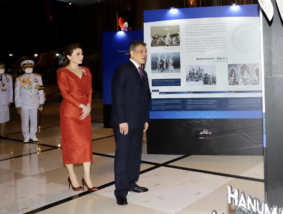 ในหลวง พระราชินี เสด็จฯ ทอดพระเนตรโขนภาพยนตร์ หนุมาน ไวท์ มังกี