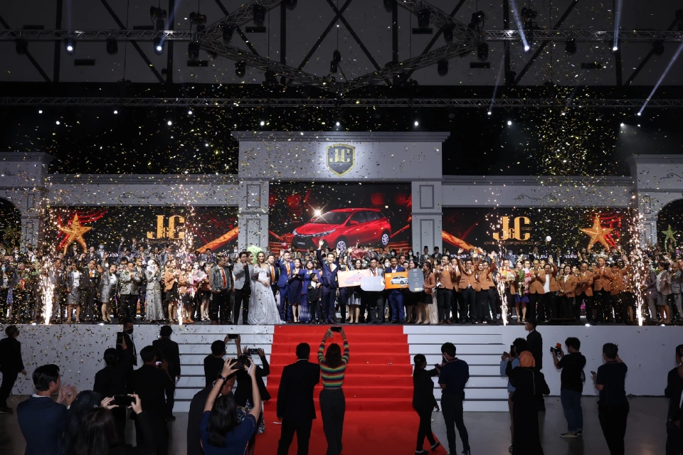 J&C โบกธง Victory & Beyond นำชัยฉลองก้าวสำเร็จสู่ 2 ทศวรรษที่ยิ่งใหญ่