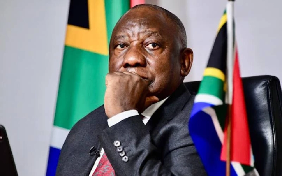 ประธานาธิบดีไซริล รามาโฟซา ผู้นำแอฟริกาใต้ กำลังตกที่นั่งลำบาก