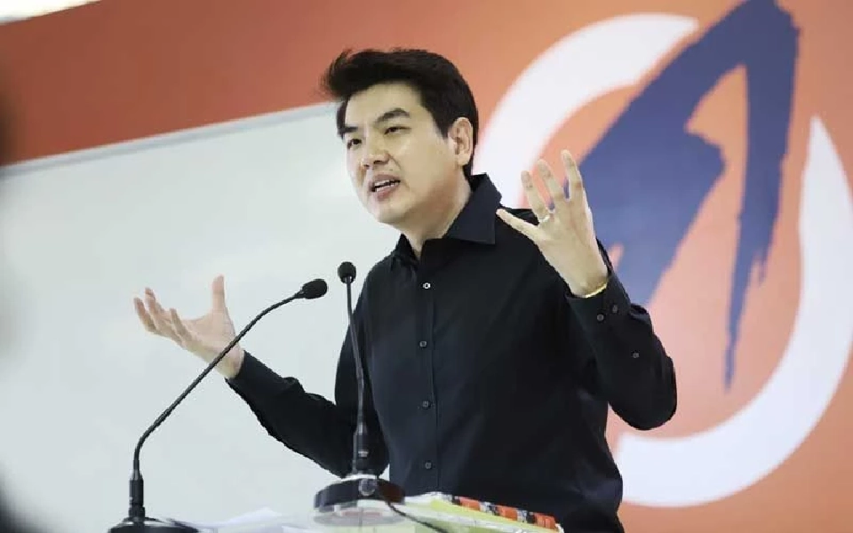 นายปิยบุตร แสงกนกกุล เลขาธิการคณะก้าวหน้า