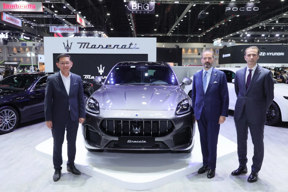 ปิยะเทพ ศิวากาศ พร้อมด้วยผู้บริหารระดับสูง มาเซราติ 